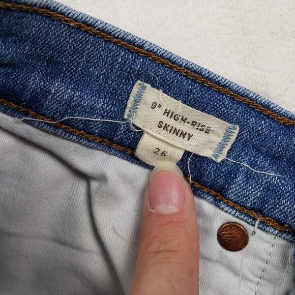 Madewell 9" High-Rise Skinny Jeans: Destructed-Hem Edition Size 26 Distressed - Picture 6 of 16